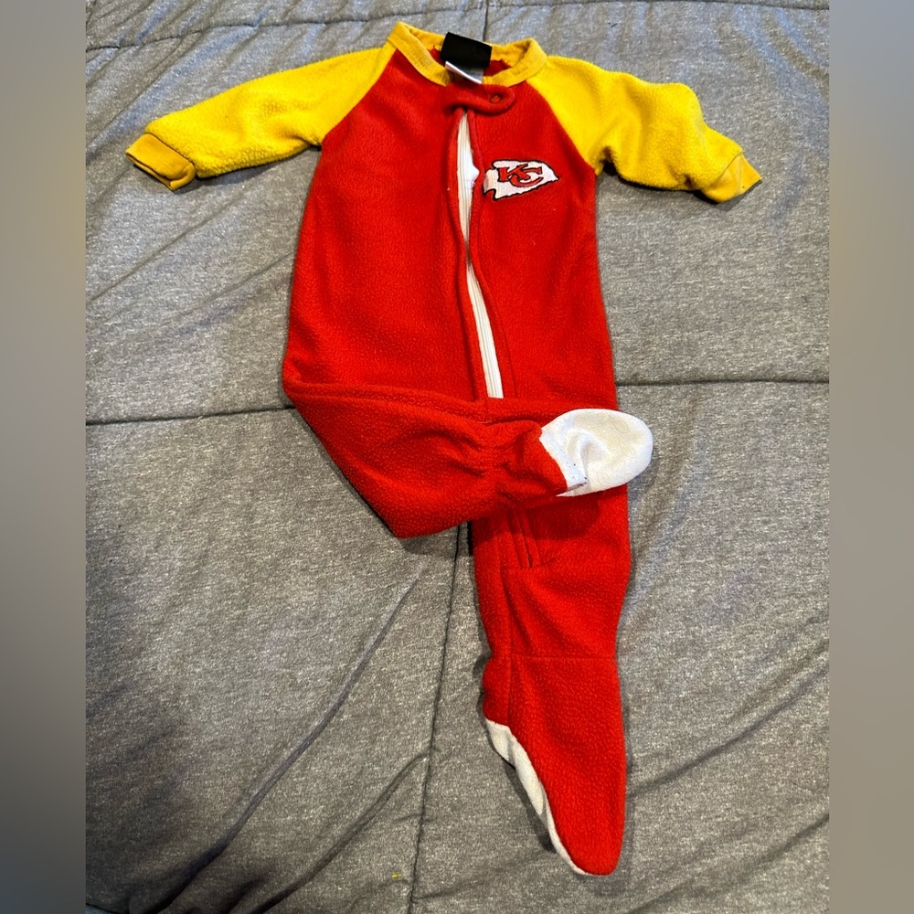 NFL KC Chiefs Sleeper, Flame retardant, 100% Polyester, Red and Yellow 0/3 mo